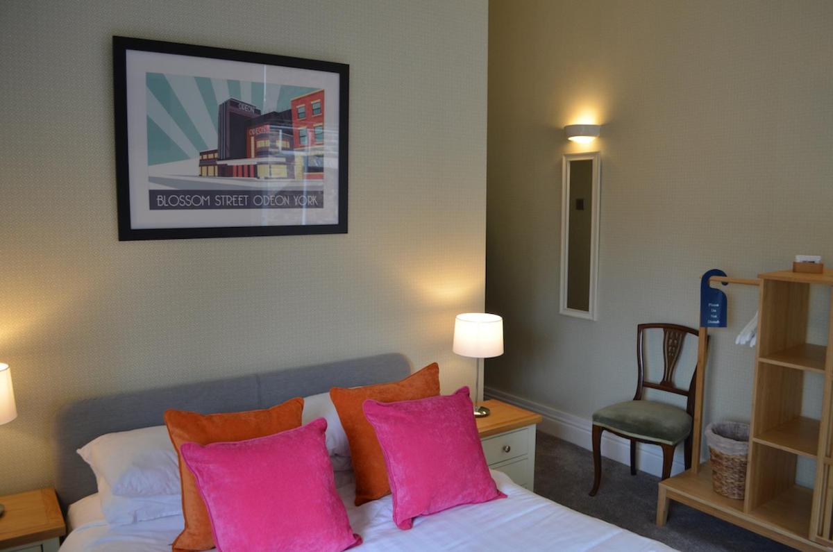 St George'S Guest House York Buitenkant foto